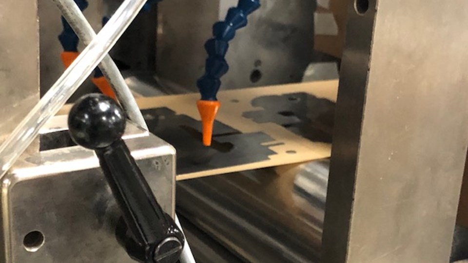 Die cut flexible graphite heat spreaders
